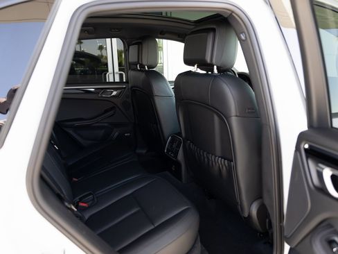 Certified 2023 Porsche Macan image 23