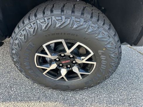 New 2025 GMC Canyon AT4 w/ AT4X Package image 14