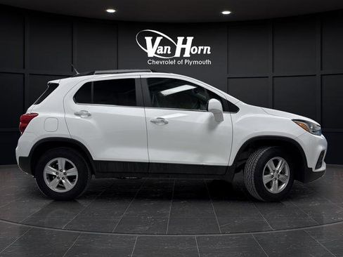 Used 2019 Chevrolet Trax LT w/ LT Convenience Package image 2