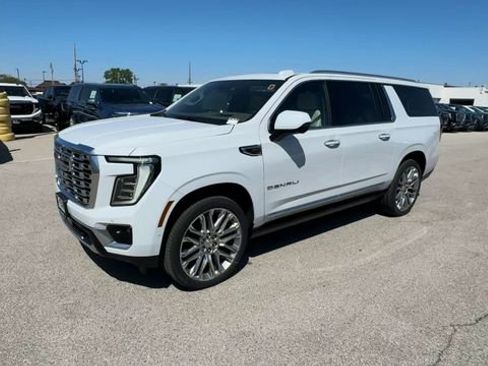 New 2026 GMC Yukon XL Denali w/ Denali Reserve Package AWD/4WD image 4