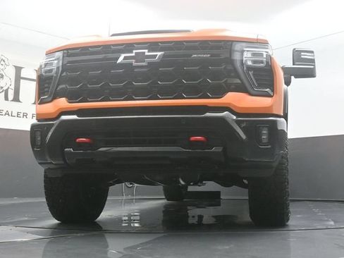 Used 2025 Chevrolet Silverado 2500 ZR2 w/ Technology Package AWD/4WD image 4