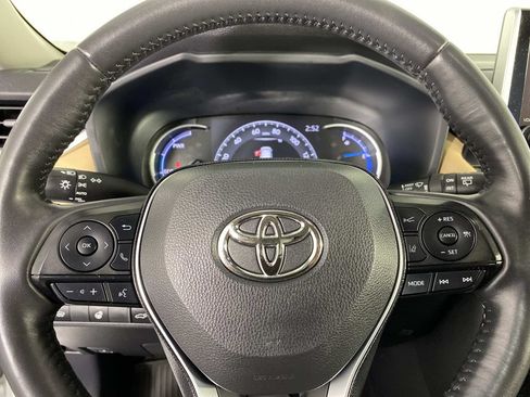 Used 2023 Toyota RAV4 XLE w/ Convenience Package AWD/4WD image 16