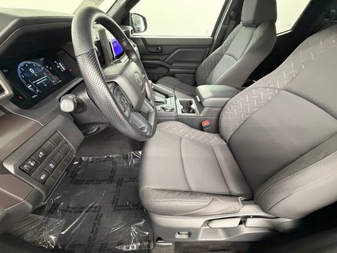 Used 2025 Toyota Tacoma SR5 AWD/4WD image 22