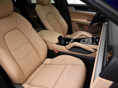 Used 2025 Porsche Cayenne S image 48