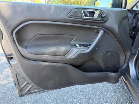 Used 2014 Ford Fiesta SE image 45