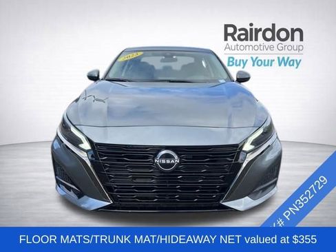 Used 2023 Nissan Altima 2.5 SV image 2