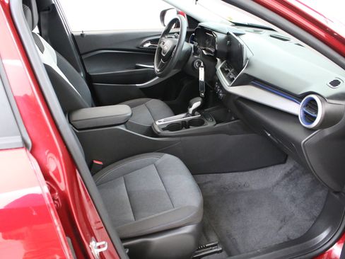 Used 2024 Chevrolet Trax LS w/ LS Convenience Package image 29