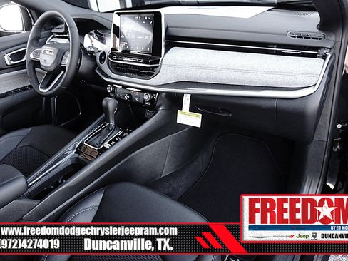 New 2026 Jeep Compass Latitude image 12