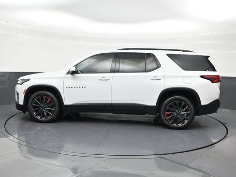 Used 2024 Chevrolet Traverse RS FWD image 2