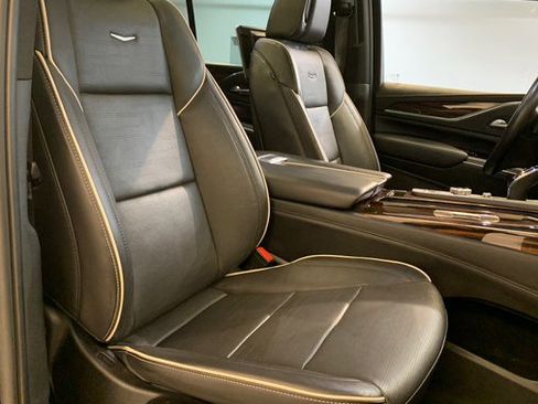 Used 2023 Cadillac Escalade Premium Luxury w/ Performance Package AWD/4WD image 94