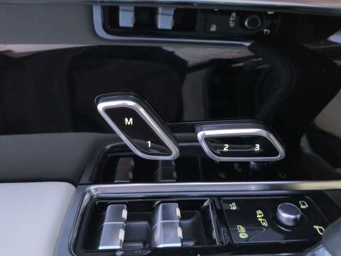 New 2026 Land Rover Range Rover Long Wheelbase Autobiography image 17