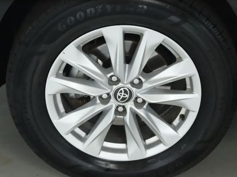 Certified 2023 Toyota Corolla Cross LE AWD/4WD image 34
