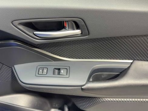 Used 2019 Toyota C-HR LE FWD image 13