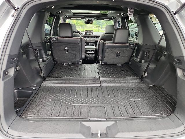 Used 2025 Honda Pilot TrailSport image 28