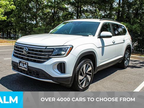 Used 2025 Volkswagen Atlas SE FWD image 2
