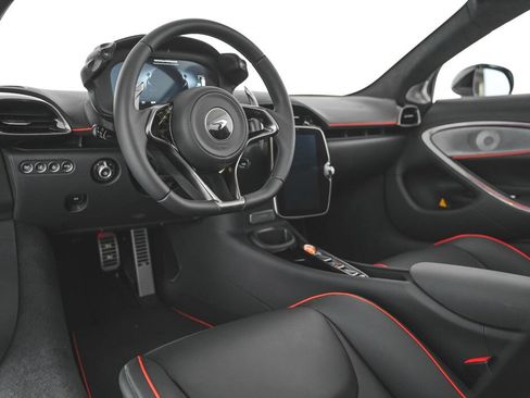 Used 2025 McLaren Artura Spider RWD image 9
