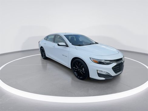 Used 2024 Chevrolet Malibu LT image 2