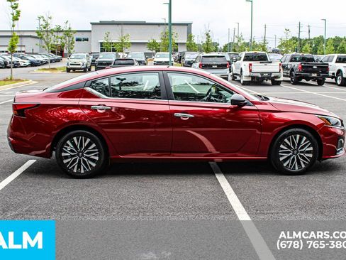 Used 2025 Nissan Altima 2.5 SV FWD image 9