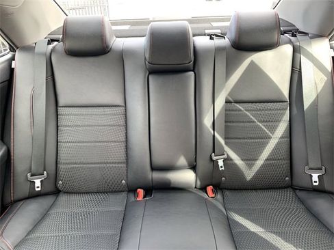 Used 2015 Toyota Camry XSE image 28