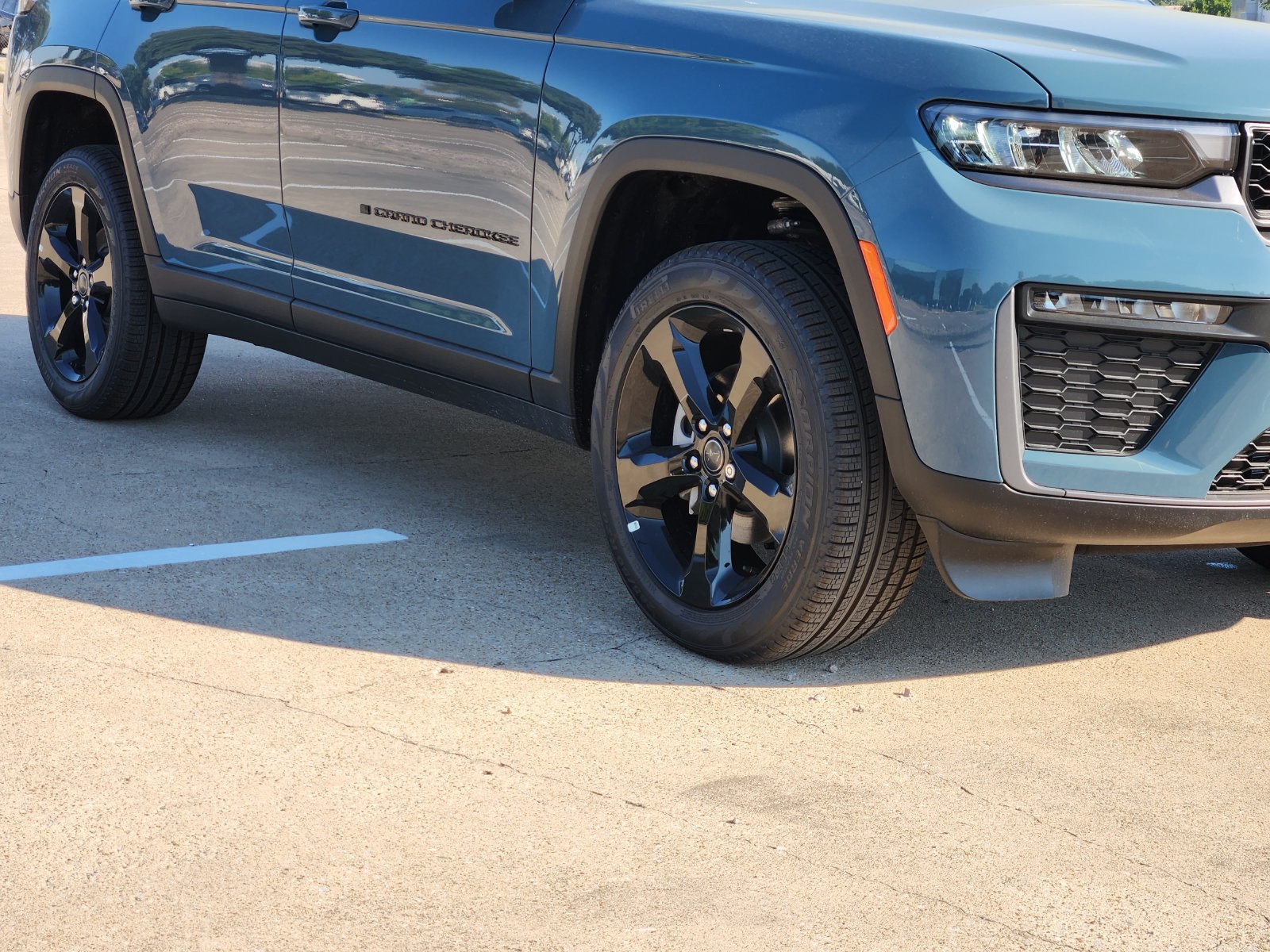 New 2027 Jeep Grand Cherokee Limited w/ Limited Altitude Package AWD/4WD image 11