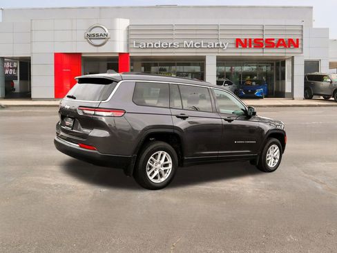 Used 2025 Jeep Grand Cherokee L Laredo image 3