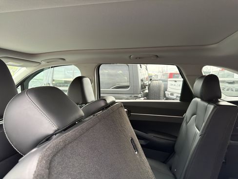 Used 2024 Kia Sorento S w/ Panoramic Sunroof Package image 21