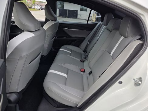 Used 2025 Toyota Camry SE w/ Convenience Package FWD image 10