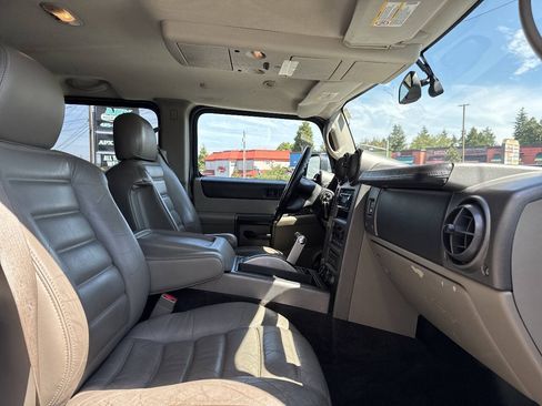 Used 2004 HUMMER H2 w/ Preferred Equipment Group AWD/4WD image 12