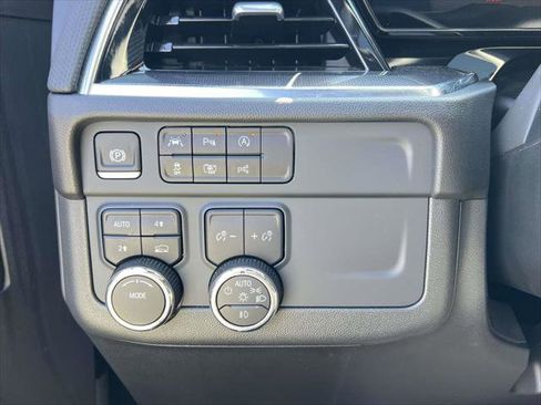 Used 2025 Chevrolet Suburban RST w/ Comfort Package AWD/4WD image 24