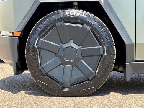 Used 2024 Tesla Cybertruck AWD Crew Cab image 30