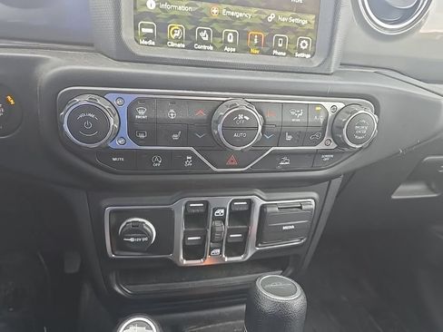 Used 2023 Jeep Gladiator Overland w/ LED Lighting Group AWD/4WD image 20