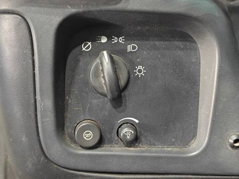 Used 2004 Chevrolet Express 3500 RWD image 7