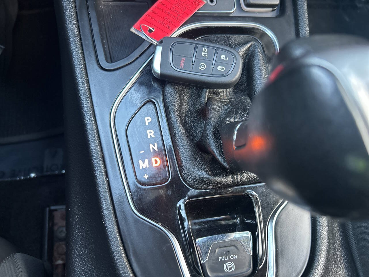 Used 2019 Jeep Cherokee Limited FWD image 37