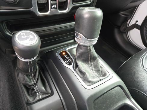 Used 2022 Jeep Wrangler Unlimited Sahara w/ Cold Weather Group image 21