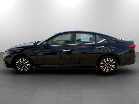 Used 2024 Nissan Altima 2.5 SV image 10