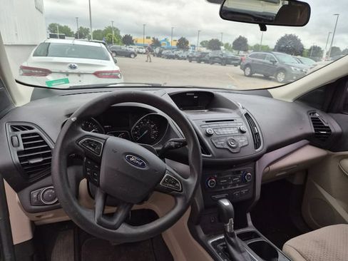 Used 2017 Ford Escape SE FWD image 6