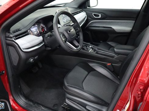 Used 2025 Jeep Compass Latitude image 24