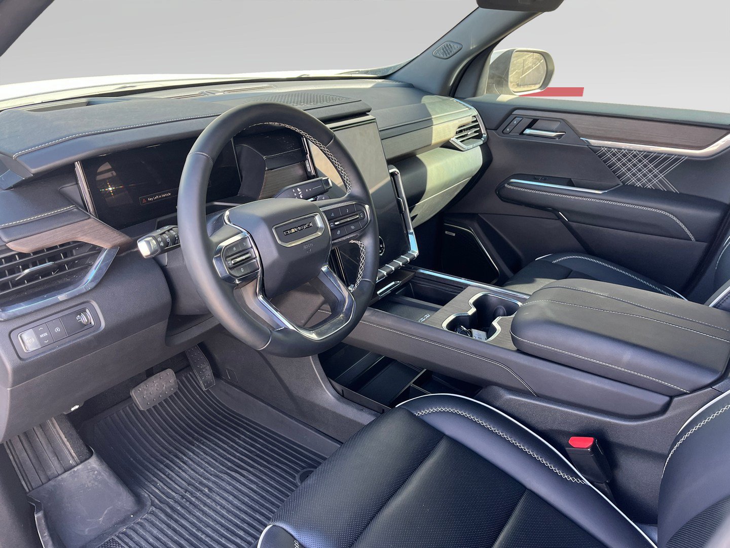 Used 2025 GMC Acadia Denali w/ LPO, Floor Liner Package FWD image 10