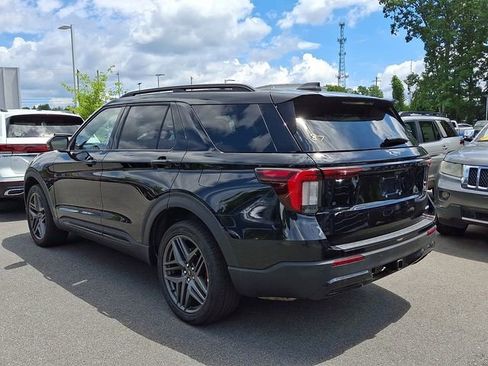 Used 2025 Ford Explorer ST-Line w/ ST-Line Street Pack AWD/4WD image 4