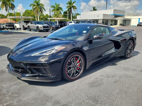 Used 2024 Chevrolet Corvette Stingray Premium Conv w/ Z51 Performance Package RWD image 3