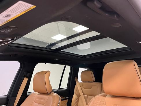 Used 2022 Jeep Grand Cherokee Summit w/ Luxury Tech Group V AWD/4WD image 43