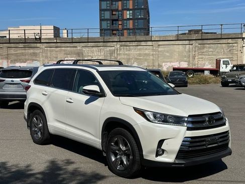 Certified 2019 Toyota Highlander Limited Platinum AWD/4WD image 3