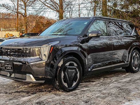 Certified 2024 Kia EV9 Land image 3