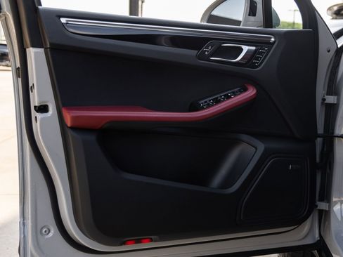 Certified 2023 Porsche Macan image 24