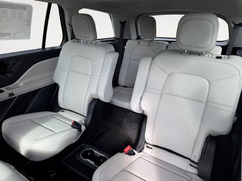 New 2026 Lincoln Aviator AWD image 16