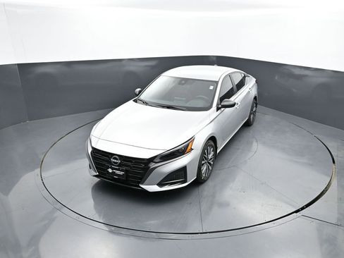 New 2026 Nissan Altima 2.5 SV AWD/4WD image 12