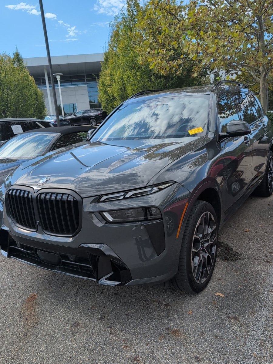 Used 2024 BMW X7 xDrive40i w/ M Sport Package AWD/4WD image 1