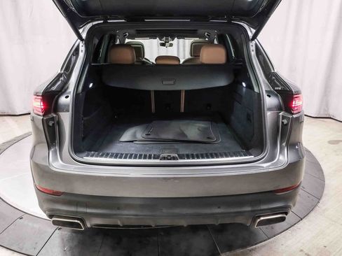 Used 2020 Porsche Cayenne image 28