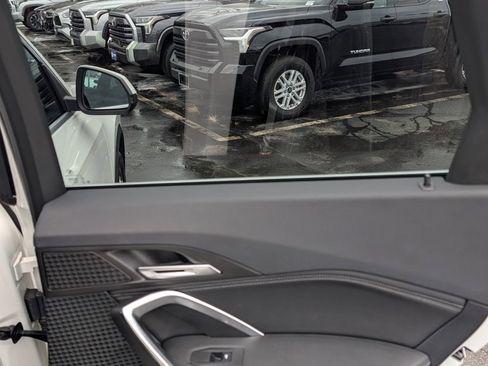 Used 2023 BMW X1 xDrive28i image 17