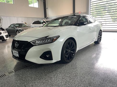 Used 2023 Nissan Maxima SR w/ Sport Mat Group FWD image 4